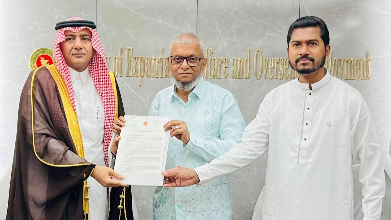 আকামার মেয়াদ শেষ হলেও সৌদিতে প্রবেশের সুযোগ পাবেন প্রবাসীরা: প্রবাসীকল্যাণ মন্ত্রী